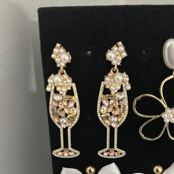 Elegant Gold and Pink Pearl Earrings - Picture 1 of 1